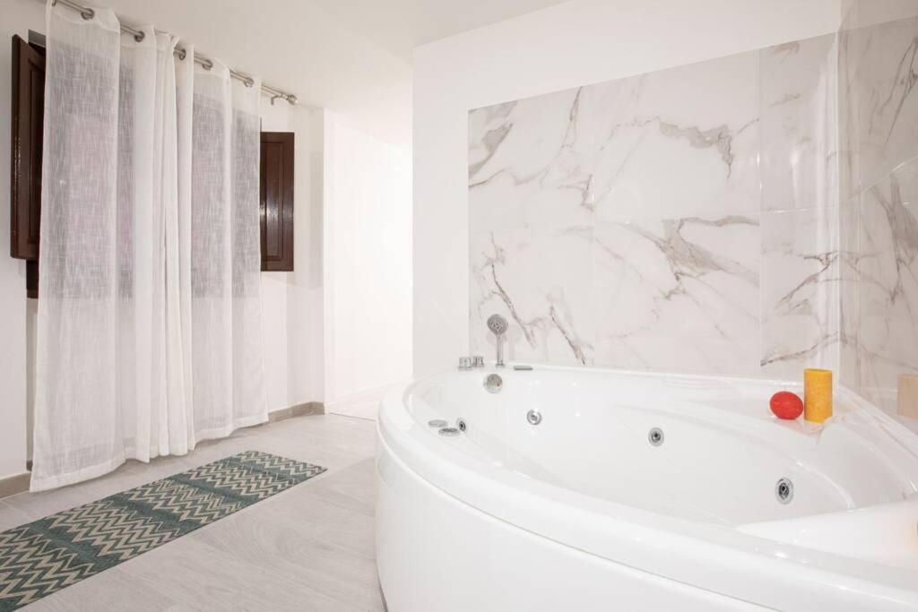 Unforgettable Split Level Jacuzzi Suite Navona - Top Collection Roma Ngoại thất bức ảnh